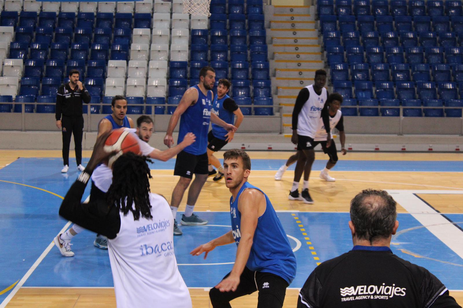 Un instante del entrenamiento del Fibwi Palma en Son Moix